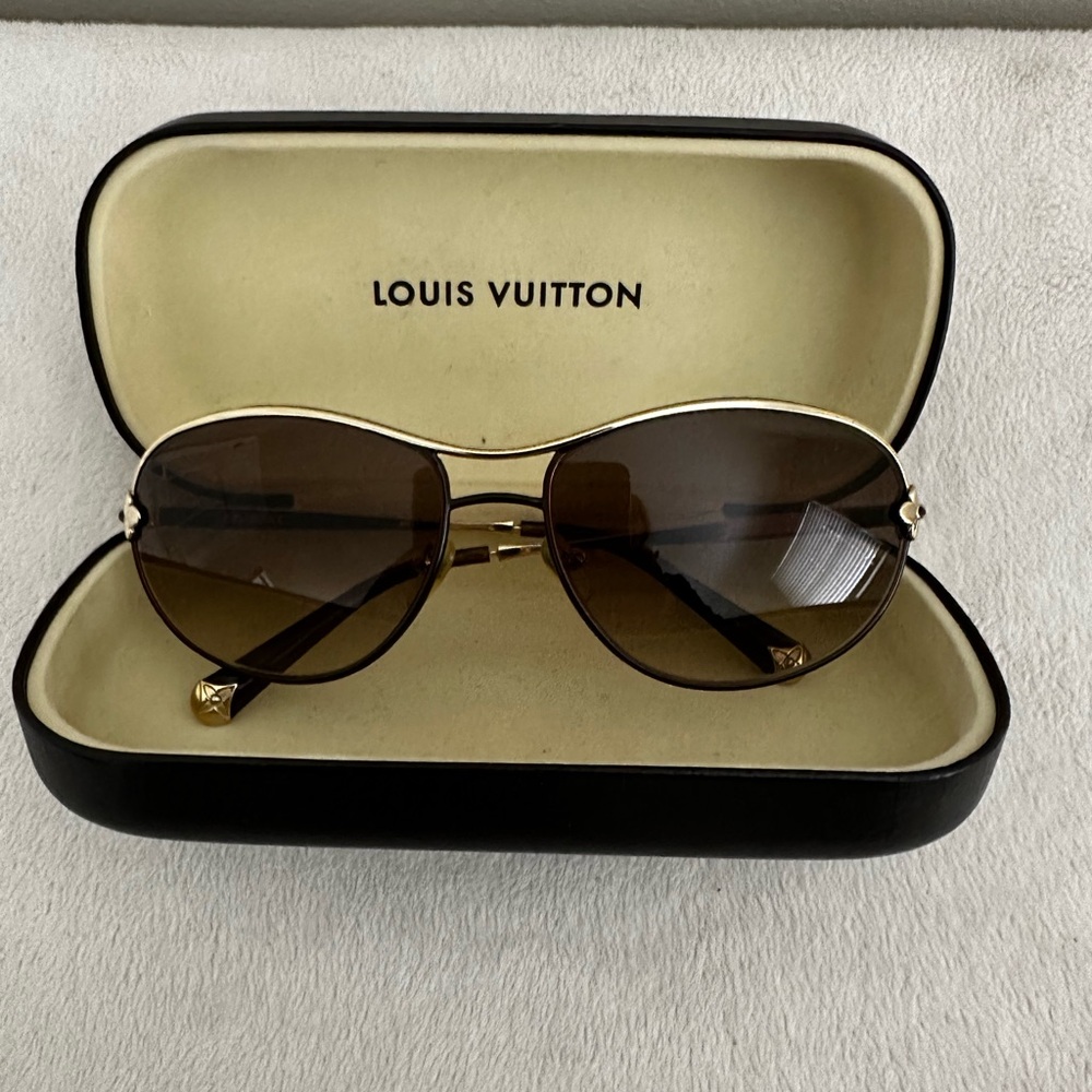 LOUIS VUITTON Goldtone Metal Mimosa Sunglasses.  Mint!